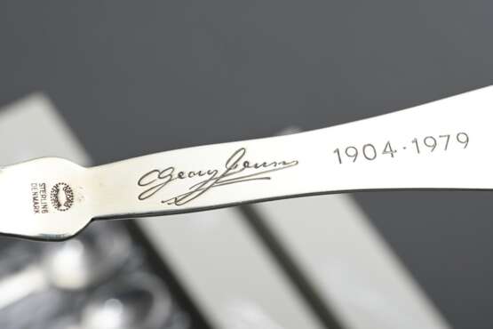 6 Georg Jensen Löffel mit Karneol Cabochons in Blütenornament zum Jubiläum 1904-1979, Silber 925, 288g, L. 15,2cm, in Originaletuis und -verpackungen - photo 4