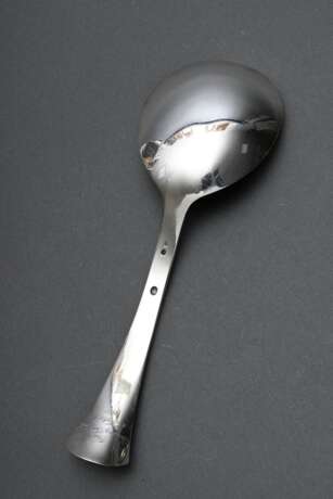 Dänischer Vorlegelöffel mit Widmungsgravur, MZ: Horsens Solvvarefabrik, Kopenhagen 1937, Beschaumeister: Johannes Siggaard, Silber 835, 134g, L. 23cm - photo 2
