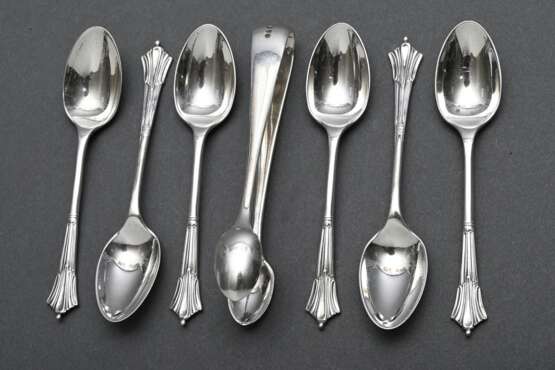 7 Diverse Teile Besteck: 6 Mokkalöffel mit Fächermuster und Zuckerzange in Originaletui, MZ: Walker & Hall, Sheffield 1909/1910, Silber 925, 101g - photo 4