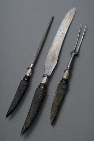 3 Teile Jagd Bratenbesteck mit "Gehörn" Griffen, versilberter Manschette und Stahleinsätzen (L. 29,5-40cm) im Kasten von Thomas McLallan, Belfast, um 1900, Gebrauchsspuren - photo 2