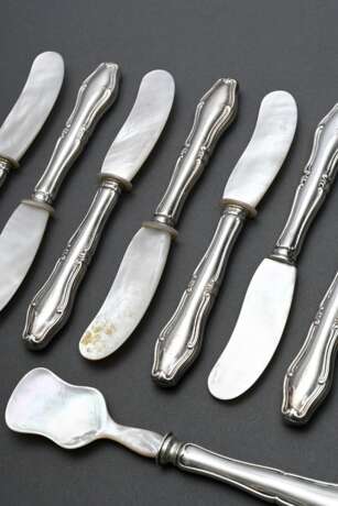 9 Teile Kaviarbesteck mit Silber 925 Griffen und Perlmutt, bestehend aus: 8 Messern und 1 Schaufel, L. 17cm - photo 1