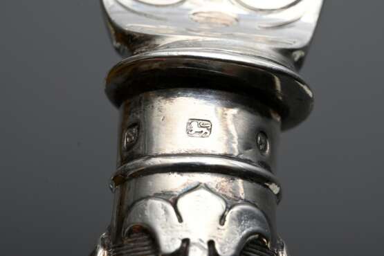 2 Teile englisches Fisch-Vorlegebesteck mit fein gravierter und durchbrochener Laffe und Forke sowie ornamentalem Griff, Monogramm "A", MZ: John Gilbert, Birmingham 1859, Silber 925, 356g (gefüllt), L. 25-34,5c… - Foto 4
