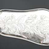 3 Diverse Teile dänisches Silber Vorlegebesteck, verschiedene Meister, 176g: 1 Heber mit gerundeter floral gravierter Laffe, (MZ: H, Kopenhagen 1911), 1 Heber mit durchbrochener Laffe (Helsingör, Ende 19.Jh.) und kleine … - photo 3