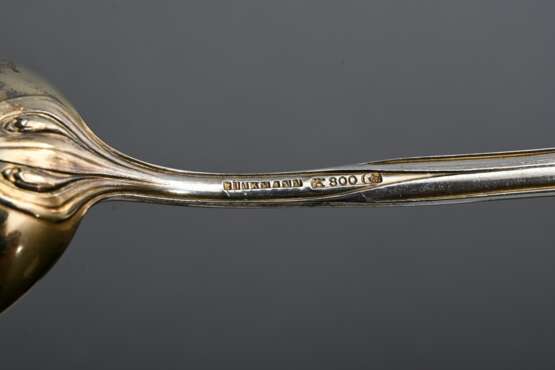 Jugendstil Vorlegeschaufel mit floral durchbrochenem Griff "Feuerlilie", verso monogrammiert, Silber 800, Laffe vergoldet, 82g, L. 22cm - photo 3
