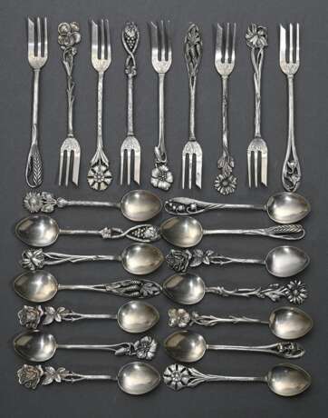 23 Teile Jugendstil Besteck mit halbplastischem Griff "Blumen", Christoph Widmann, Silber 835, 320g: 9 Kuchengabeln und 14 Kaffeelöffel, L. 11,5/13,9cm - photo 2