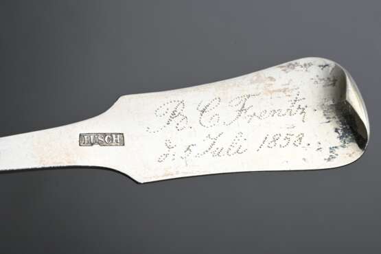 6 Große "Spatenmuster" Löffel, Deutsch um 1858, verso Punktgravur, MZ: Busch, Silber, 349g, L. 22,2cm, in Etui, Gebrauchsspuren - photo 4