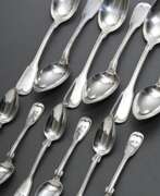 Cutlery. 12 Diverse Teile &quot;Fadenmuster&quot; Besteck, MZ: Klatten Hoef, Silber 12 Lot/800, 500g: je 6 Tee- und Suppenlöffel, z.T. monogrammiert, Gebrauchsspuren