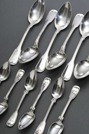 12 Diverse Teile "Fadenmuster" Besteck, MZ: Klatten Hoef, Silber 12 Lot/800, 500g: je 6 Tee- und Suppenlöffel, z.T. monogrammiert, Gebrauchsspuren - photo 1