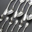 12 Diverse Teile &quot;Fadenmuster&quot; Besteck, MZ: Klatten Hoef, Silber 12 Lot/800, 500g: je 6 Tee- und Suppenlöffel, z.T. monogrammiert, Gebrauchsspuren - Now at the auction