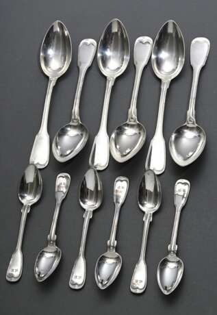 12 Diverse Teile "Fadenmuster" Besteck, MZ: Klatten Hoef, Silber 12 Lot/800, 500g: je 6 Tee- und Suppenlöffel, z.T. monogrammiert, Gebrauchsspuren - photo 2