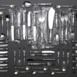 48 Teile Besteck &quot;Classique&quot; mit plastischen Pinienzapfen, Christoph Widmann, Silber 835, 1780g (o.Messer), bestehend aus: 5 kleine Messer, 3 kleine Gabeln, 4 kleine Löffel, 6 Kuchengabeln, 10 Dessertmesser, 6 … - Maintenant aux enchères