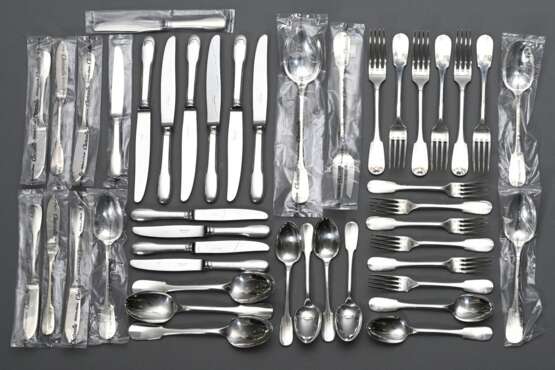 44 Teile versilbertes Christofle Besteck "Cluny" für 6 Personen, in Original Boxen, bestehend aus: je 6 Messer, Gabeln, Löffel (1 stark berieben), Dessertmesser, -löffel, Fischmesser, Kuchengabeln und 2 Vorlege… - Foto 1