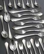 Cutlery. 29 Teile Besteck &quot;Chippendale&quot;, MZ: Bremer Silberwarenfabrik, Silber 800, 781g: je 6 Teelöffel, Dessertlöffel, Dessertgabeln und 9 Kuchengabeln