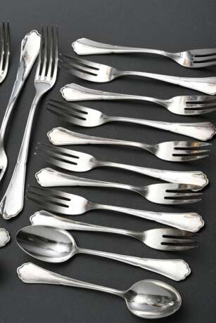 29 Teile Besteck "Chippendale", MZ: Bremer Silberwarenfabrik, Silber 800, 781g: je 6 Teelöffel, Dessertlöffel, Dessertgabeln und 9 Kuchengabeln - photo 3