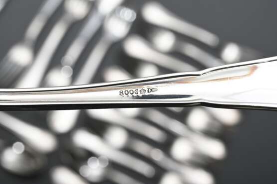 29 Teile Besteck "Chippendale", MZ: Bremer Silberwarenfabrik, Silber 800, 781g: je 6 Teelöffel, Dessertlöffel, Dessertgabeln und 9 Kuchengabeln - photo 6