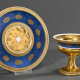 Französische Empire Tasse/UT mit Goldmalerei auf mattblauem Fond, Nast Paris, um 1810, H. 12cm, UT berieben - фото 1