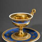 Französische Empire Tasse/UT mit Goldmalerei auf mattblauem Fond, Nast Paris, um 1810, H. 12cm, UT berieben - фото 2