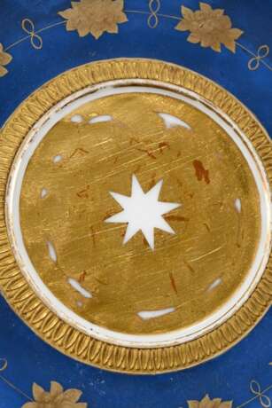 Französische Empire Tasse/UT mit Goldmalerei auf mattblauem Fond, Nast Paris, um 1810, H. 12cm, UT berieben - фото 5