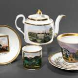 3 Diverse Teile Biedermeier Ansichtsporzellan: Kanne „Schloss“ (H.11cm, Haarriss), Erinnerungstasse/UT "1842, Schwarzhausen“ (H. 6cm) und KPM Tasse/UT "Petersburger Haus" (H. 8,7cm, Mariage) berieben, UT … - photo 1