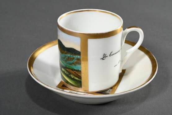 3 Diverse Teile Biedermeier Ansichtsporzellan: Kanne „Schloss“ (H.11cm, Haarriss), Erinnerungstasse/UT "1842, Schwarzhausen“ (H. 6cm) und KPM Tasse/UT "Petersburger Haus" (H. 8,7cm, Mariage) berieben, UT … - photo 6