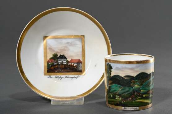 3 Diverse Teile Biedermeier Ansichtsporzellan: Kanne „Schloss“ (H.11cm, Haarriss), Erinnerungstasse/UT "1842, Schwarzhausen“ (H. 6cm) und KPM Tasse/UT "Petersburger Haus" (H. 8,7cm, Mariage) berieben, UT … - photo 7