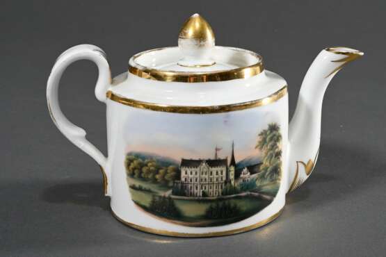 3 Diverse Teile Biedermeier Ansichtsporzellan: Kanne „Schloss“ (H.11cm, Haarriss), Erinnerungstasse/UT "1842, Schwarzhausen“ (H. 6cm) und KPM Tasse/UT "Petersburger Haus" (H. 8,7cm, Mariage) berieben, UT … - photo 11