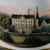 3 Diverse Teile Biedermeier Ansichtsporzellan: Kanne „Schloss“ (H.11cm, Haarriss), Erinnerungstasse/UT "1842, Schwarzhausen“ (H. 6cm) und KPM Tasse/UT "Petersburger Haus" (H. 8,7cm, Mariage) berieben, UT … - photo 17