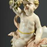 Opulente KPM Jardiniere mit zwei auf dem Rand sitzenden Putti "Mädchen und Junge einen Bouquet haltend", Tuchdraperien nach innen wie außen fallend, große vollplastische Blüten über Volutengriffen, reich relief… - photo 5