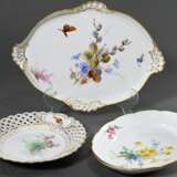 58 Teile Meissen Tee- und Speiseservice mit Weichmalerei "Blumen und Schmetterlinge" sowie Korbrand, Ende 19.Jh., bestehend aus: 12 Speiseteller (Ø 25cm), 6 tiefe Teller (Ø 22,5cm), 7 Vorpeiseteller (Ø 18cm, 1x… - photo 25