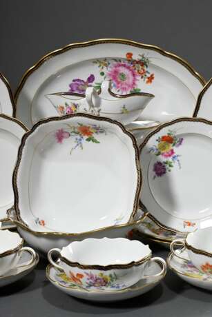 22 Teile Meissen Speiseservice "Deutsche Blume" mit kobaltblauem Rand und A-Kante für 6 Personen besthend aus: je 6 Suppentassen/UT (H. 5,5cm, Ø 17cm, 1 UT leicht best.), Speiseteller (Ø 26,3cm), Vorspeisetelle… - photo 3