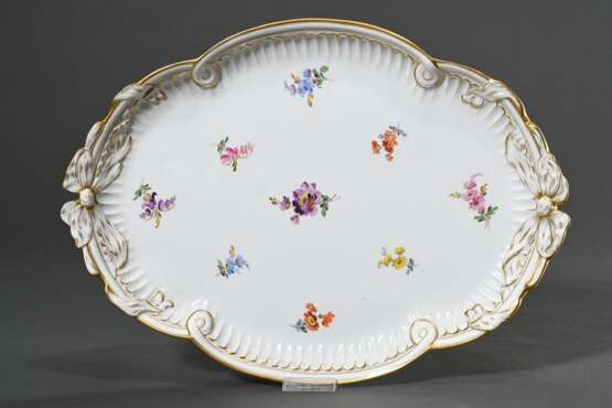 Ovales Meissen Tablett "Streublümchen" mit Schleifengriffen und Goldrand, 28,4x40cm, min. best. - photo 1