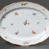 Große ovale Meissen Platte "Streublümchen" mit Goldrand, Knauffzeit, 35x48,5cm, leicht berieben - photo 1