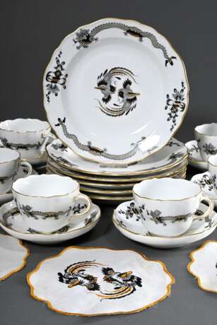 12 Teile Meissen Kaffeegedecke "Schwarzer Reicher Hofdrache", Porzellan polychrom und goldstaffiert, bestehend aus: 6 Kuchenteller (Ø 21,5cm) und 6 Kaffeetassen/UT (Ø 6,5cm), dazu 6 Klapperdeckchen - photo 1