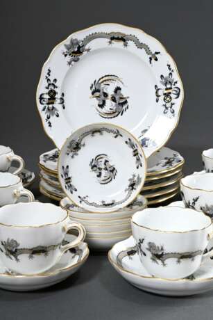 18 Teile Meissen Mokkagedecke "Schwarzer Reicher Hofdrache", Porzellan polychrom und goldstaffiert, bestehend aus: 6 kleine Teller (Ø 15,5cm), 6 Mokkatassen/UT (H. 5,5cm) und 6 Ablageschälchen (Ø 8cm) - Foto 1