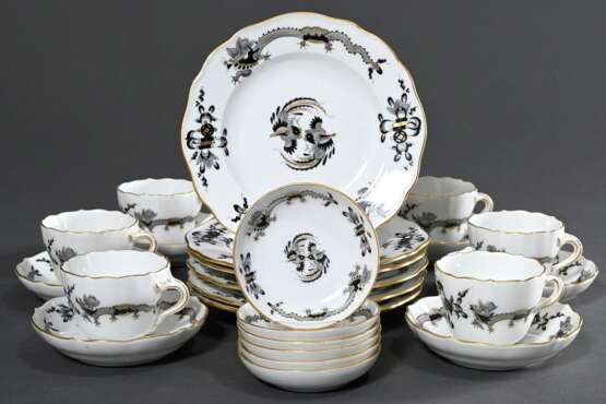 18 Teile Meissen Mokkagedecke "Schwarzer Reicher Hofdrache", Porzellan polychrom und goldstaffiert, bestehend aus: 6 kleine Teller (Ø 15,5cm), 6 Mokkatassen/UT (H. 5,5cm) und 6 Ablageschälchen (Ø 8cm) - Foto 2