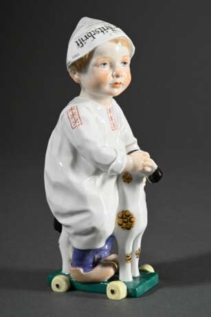 Meissen Hentschelkind "Kind mit Holzpferd“, Entw.: Konrad Hentschel 1905, Modelnr.: 73366, Bossierernr.: 9, , Malernr.: 534, Jahreszeichen: 2002, H. 17,5cm - photo 1