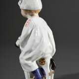 Meissen Hentschelkind "Kind mit Holzpferd“, Entw.: Konrad Hentschel 1905, Modelnr.: 73366, Bossierernr.: 9, , Malernr.: 534, Jahreszeichen: 2002, H. 17,5cm - photo 2