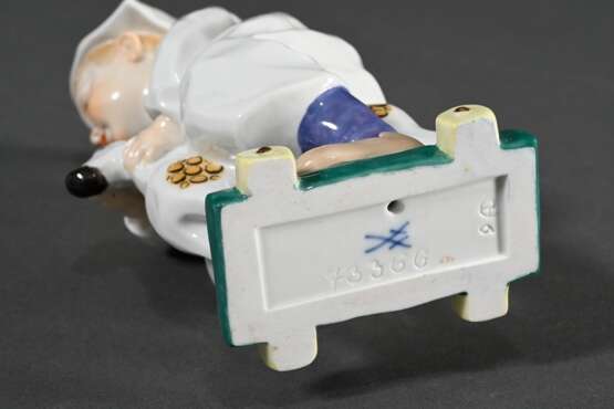 Meissen Hentschelkind "Kind mit Holzpferd“, Entw.: Konrad Hentschel 1905, Modelnr.: 73366, Bossierernr.: 9, , Malernr.: 534, Jahreszeichen: 2002, H. 17,5cm - photo 3