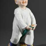 Meissen Hentschelkind „Junge auf Stecken reitend mit Trommel“, Entw.: Konrad Hentschel 1905, Modelnr.: 73365, Bossierernr.: 29, Malernr.: 530, Jahreszeichen: 2003, H. 19cm - photo 2