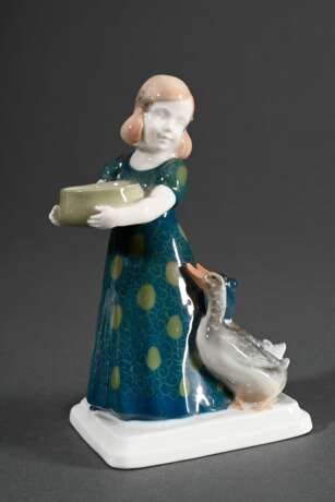 Rosenthal Gruppe "Entenmaid", Porzellan polychrom staffiert, Entw.: Albert Caasmann 1913, Modellnr.: 256, Sockel sign., grüne Stempelmarke, Kunstabteilung "Selb Bavaria", H. 13,2cm, min. best. - Foto 1