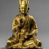 Feuervergoldete Bronze eines sitzenden Priesters - Foto 1