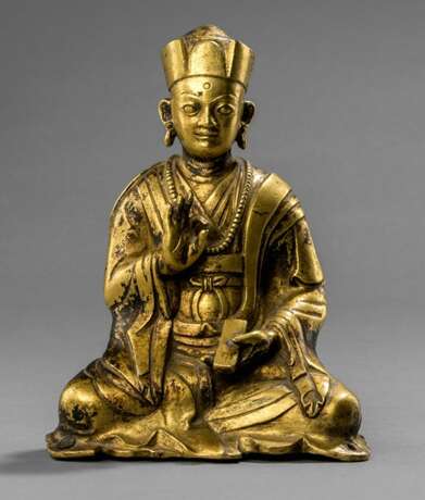 Feuervergoldete Bronze eines sitzenden Priesters - Foto 1