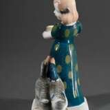 Rosenthal Gruppe "Entenmaid", Porzellan polychrom staffiert, Entw.: Albert Caasmann 1913, Modellnr.: 256, Sockel sign., grüne Stempelmarke, Kunstabteilung "Selb Bavaria", H. 13,2cm, min. best. - Foto 3