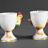 2 Kuriose Eierbecher mit plastischen Hühnern, Porzellan polychrom staffiert, Kämmner Rudolstadt, 20.Jh., H. 6,8cm - photo 2