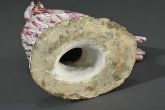 Figürliches Schaugericht „Schopfhuhn mit Ei“ auf naturalistischem Sockel, Fayence naturgetreu modelliert und bemalt in Purpur, Grün und Schwarz, wohl Straßburg, um 1760/1770, H. 21cm, best. - photo 5
