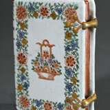 Seltenes Fayence Objekt in Buchform mit floraler Bemalung in Petit Feu Palette, verso bez. "Brevarium“, Delft, Mitte 18.Jh., 1,9x6,8x9,4cm - фото 1