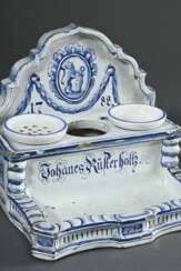 Fayence Schreibgeschirr mit Blaumalerei Wappen &quot;Steigender Löwe an Baumstumpf&quot; und Namenszug &quot;Johannes Rüsterholtz&quot; sowie Datierung 1788, wohl Winterthur, Schweiz, 17,3x19x17cm, Einsätze ergänzt