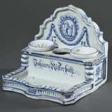 Fayence Schreibgeschirr mit Blaumalerei Wappen "Steigender Löwe an Baumstumpf" und Namenszug "Johannes Rüsterholtz" sowie Datierung 1788, wohl Winterthur, Schweiz, 17,3x19x17cm, Einsätze ergänzt - photo 3