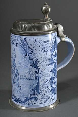 Nürnberger Hausmaler Humpen mit Blaumalerei auf kleisterblauem Fond "Heiliger Christophorus" in Rollwerk Kartusche und Blattornamenten, oben bezeichnet "Johann Barth", Boden sign. NK., auf Zinndeckel … - photo 1