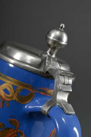 Schrezheimer Walzenkrug mit floraler Goldmalerei auf blau glasiertem Fond, polierter Zinndeckel mit Kugeldrücker und Fußring, Ende 18.Jh., H. 22,5cm, berieben - photo 5